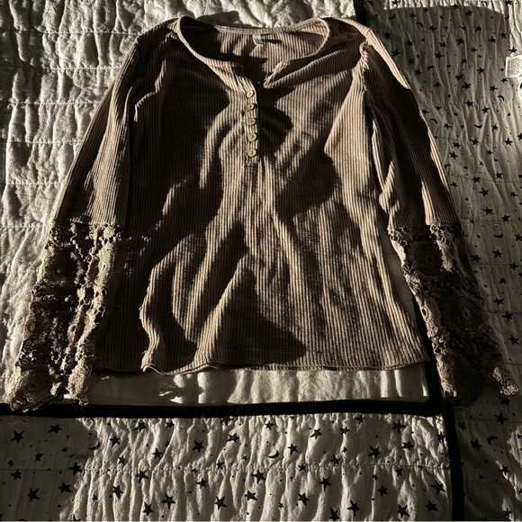 Kancystore brown long sleeve shirt with lace sleeves. Size M. - Picture 4 of 6
